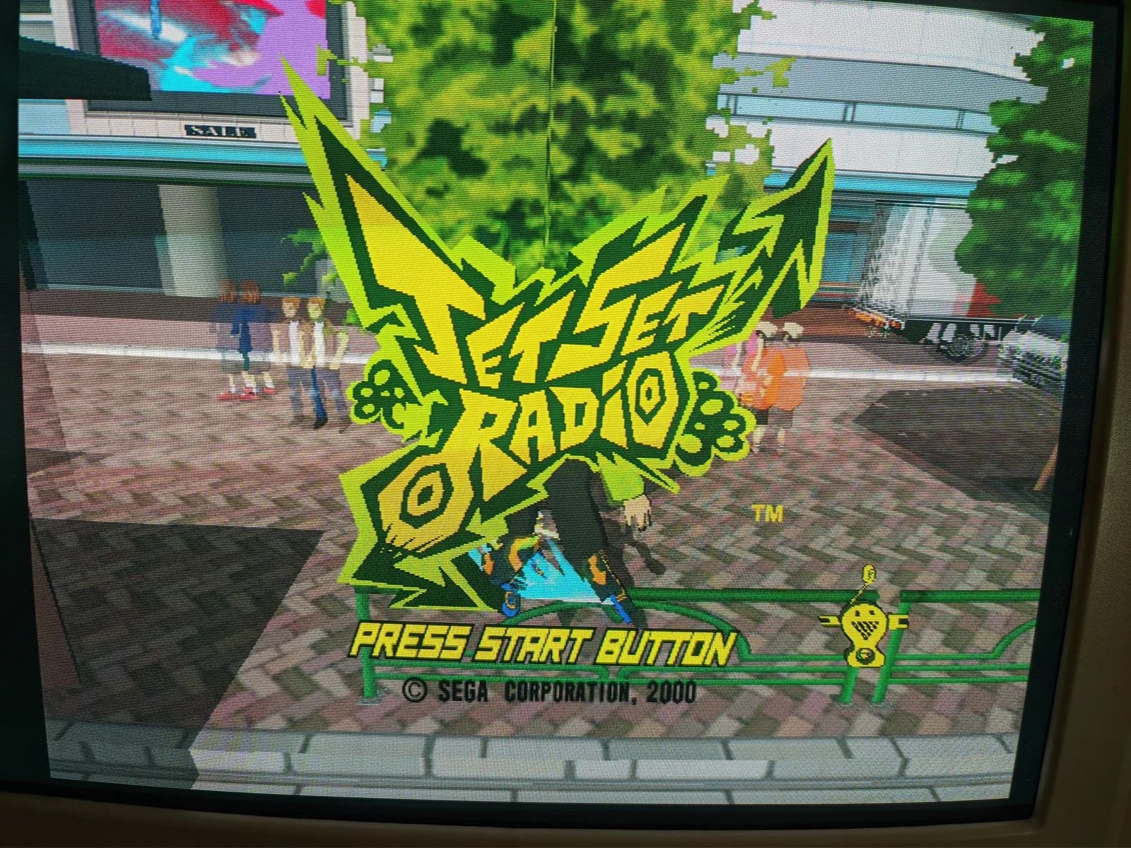 Jet Set Radio title screen (yellow graffiti logo, 'PRESS START BUTTON', copyright Sega 2000) filling the Philips CRT display, the Sega Dreamcast VA0 running it via the installed GDEMU after the 12V-line heat resistor mod.