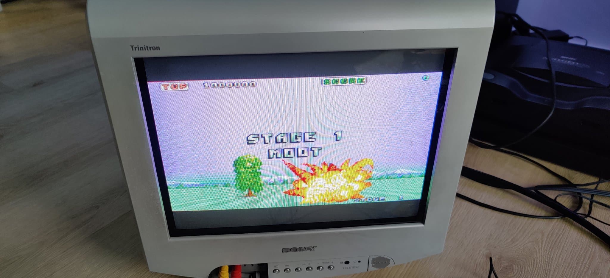 Sega 32X running Stage 1 of Sonic the Hedgehog on Trinitron CRT, displaying PAL/NTSC auto-hertz mod functionality.