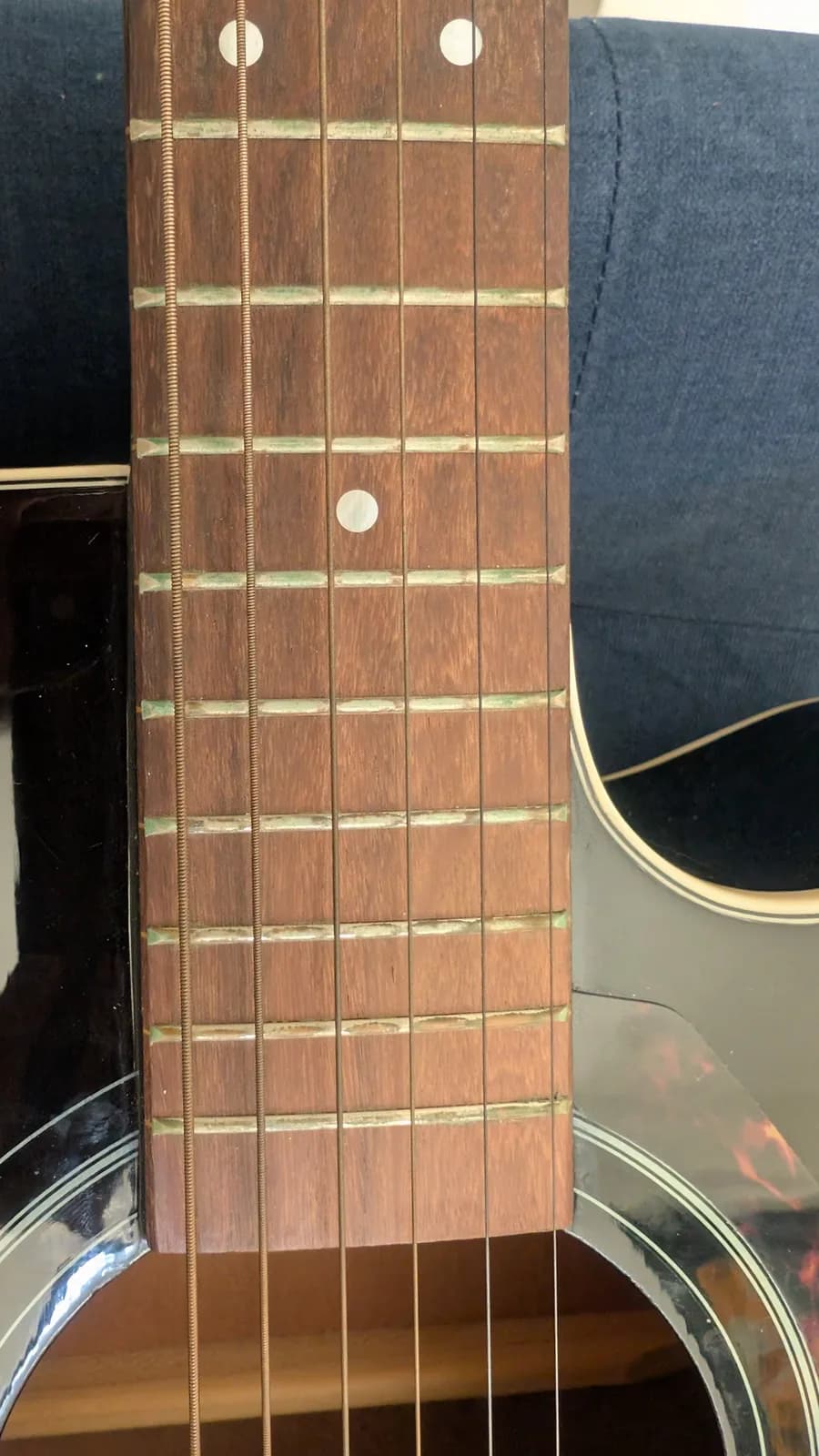 Yamaha FX370C fretboard after cleaning and maintenance, showing rosewood frets with brass fret markers and inlays.