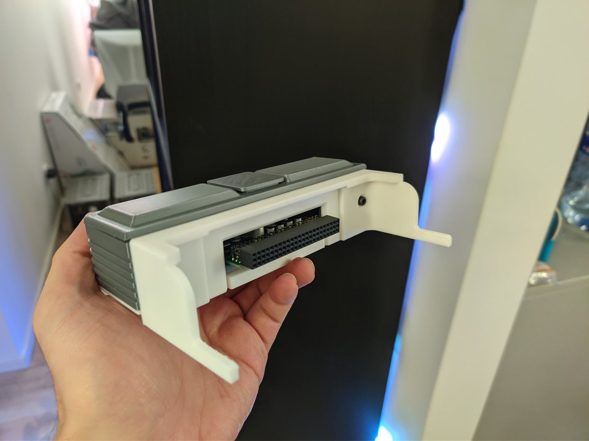 The Krikzz EDFX installed inside its 3D-printed mini-IFU-styled housing.