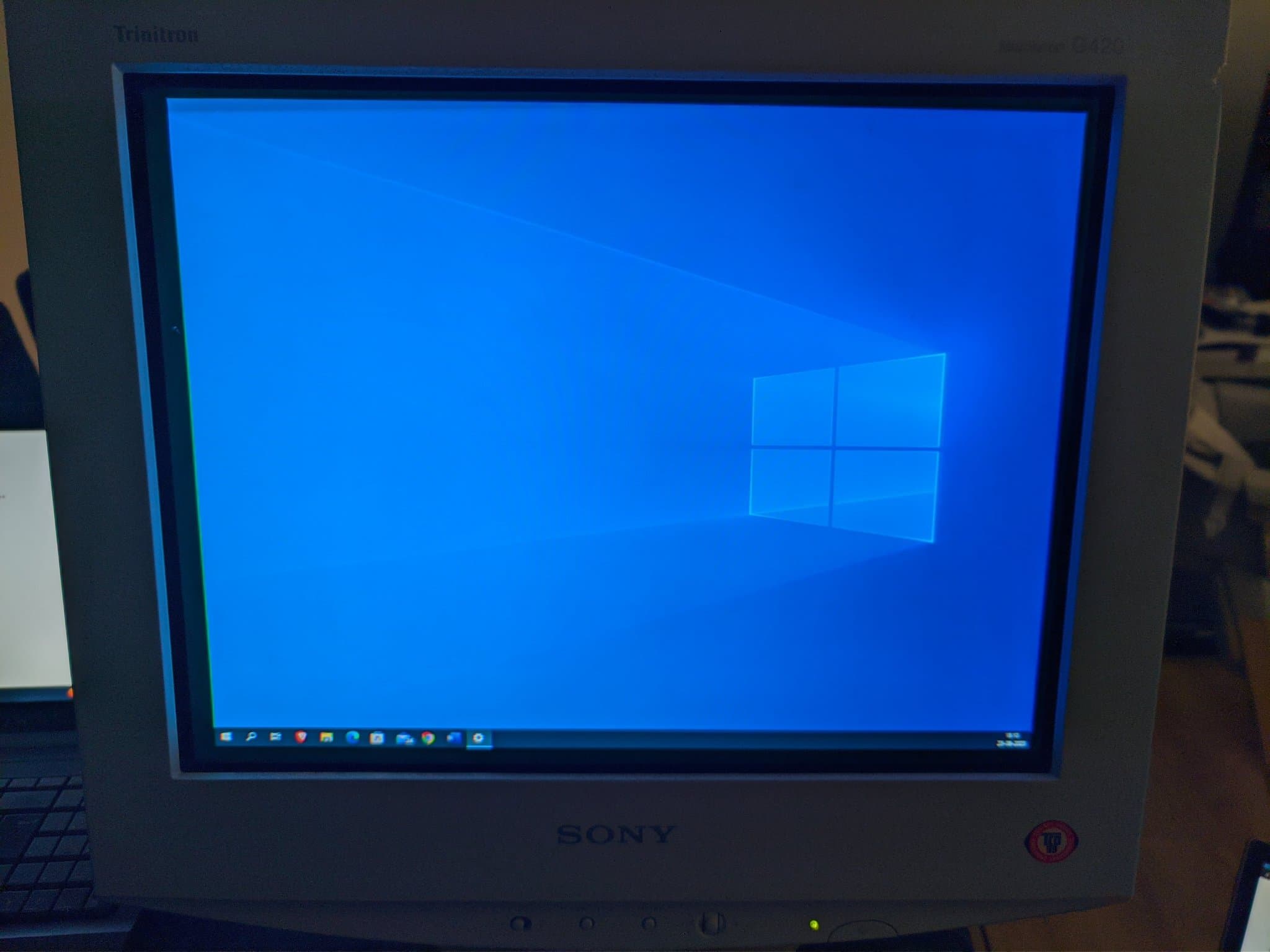 The repaired Sony CPD-G420 displaying the Windows 10 desktop (blue wallpaper and taskbar) after the WinDAS G2 white-point calibration.