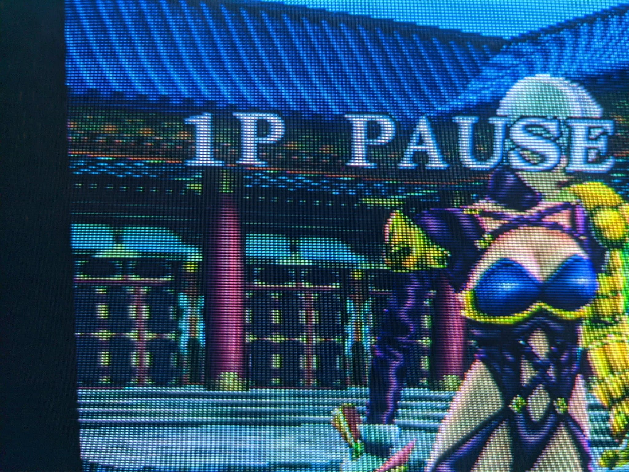 Close-up of the Sony CPD-G420 showing Soul Calibur paused (the 1P PAUSE overlay), Ivy and the temple stage, with visible scanlines.