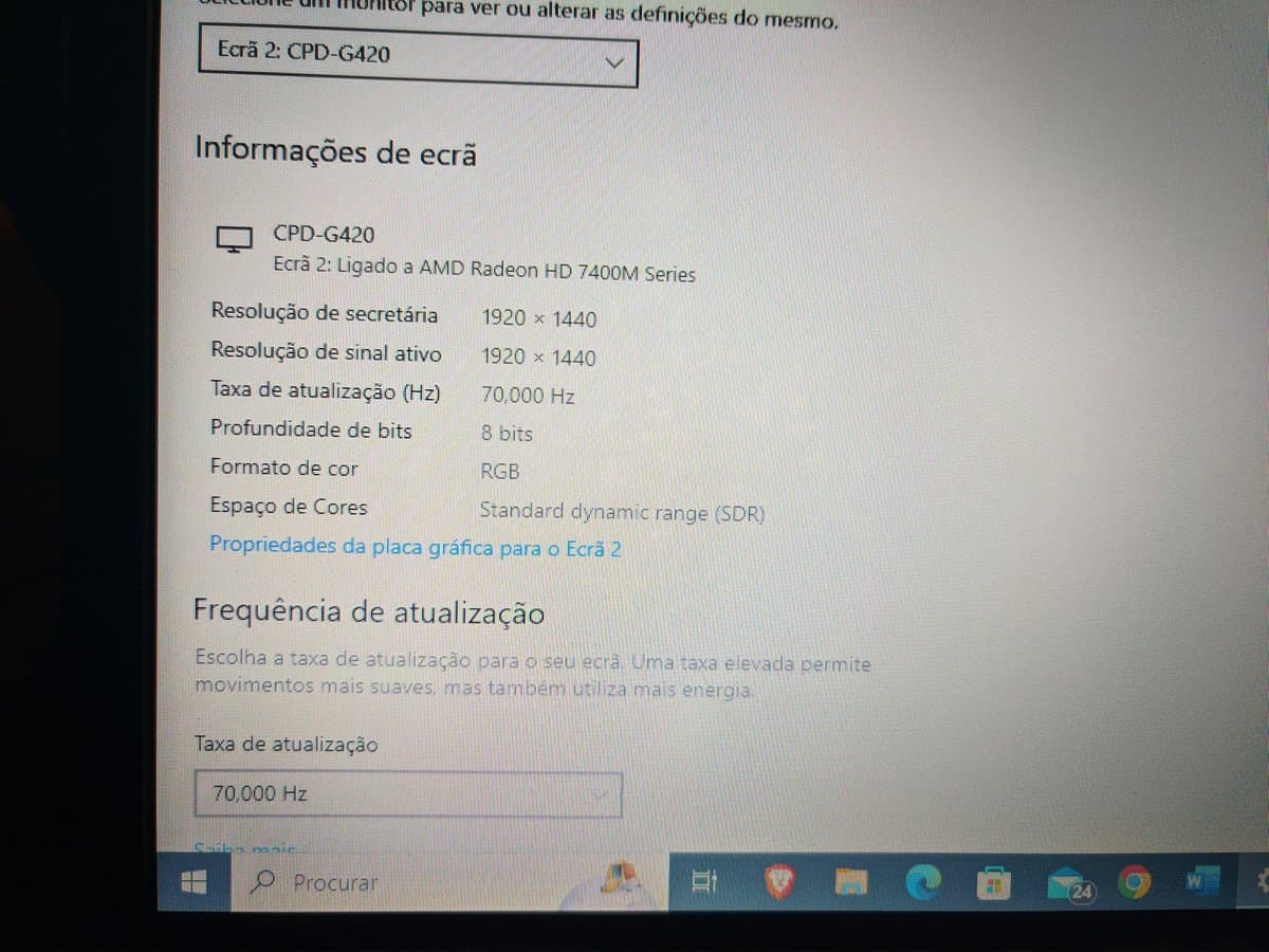 CPD-G420 display settings showing 1920×1440 resolution at 70Hz, 8-bit RGB color depth, AMD Radeon HD 7400M graphics output.