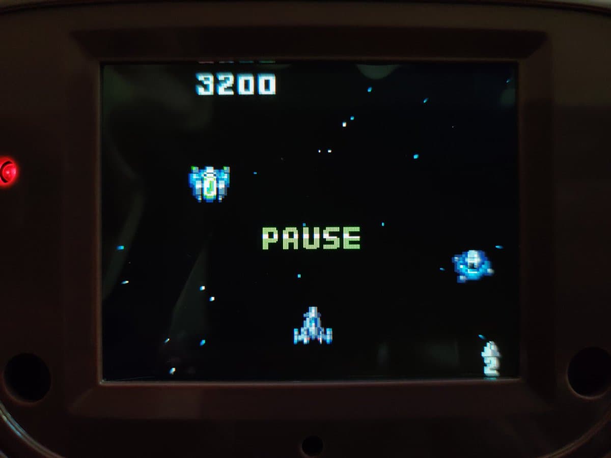 Game Gear displaying Aleste 3 paused at 3200 points, showing IPS mod with vibrant colors and visible scanlines on CRT display.